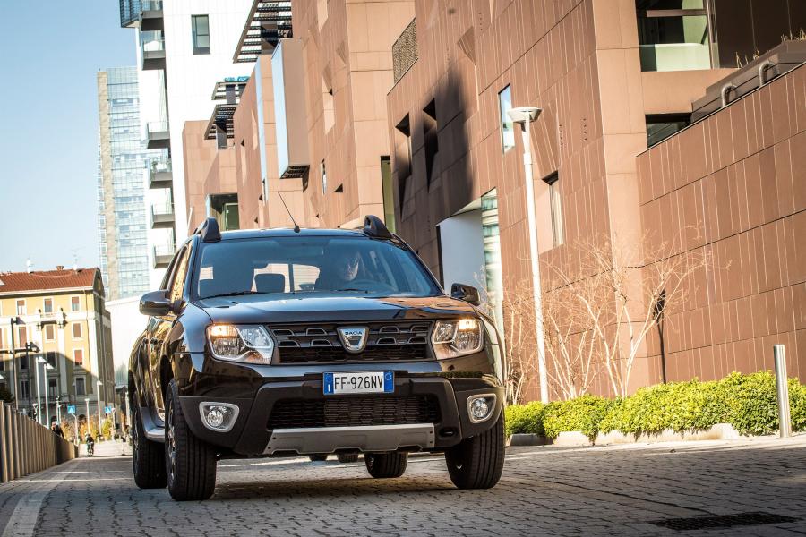  Dacia Duster Black Shadow 2016 года  (фото 3 из 28)